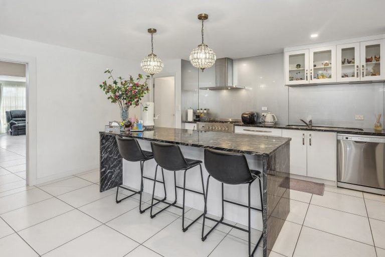 Photo of property in 28 Magnolia Rise, Waipahihi, Taupo, 3330