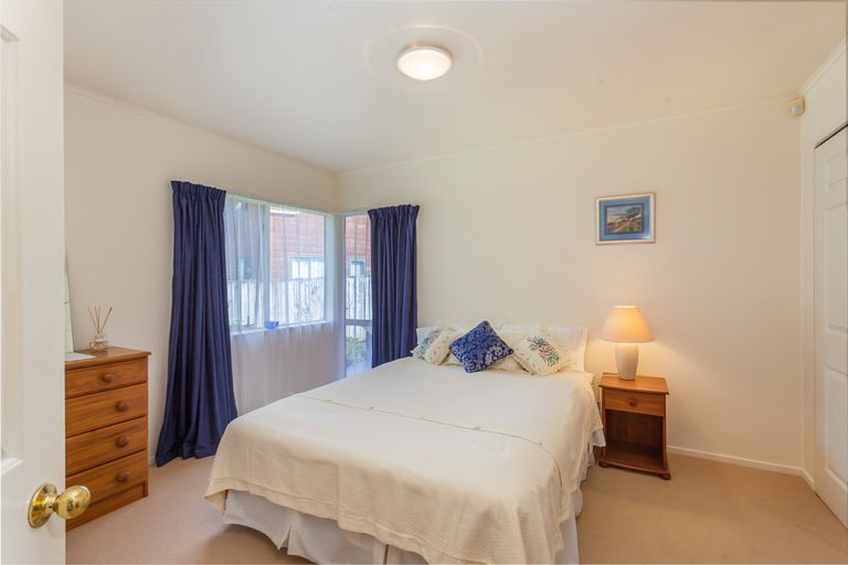 Photo of property in 22 Sherrybrooke Place, Sunnyvale, Auckland, 0612