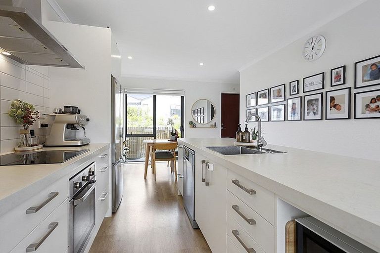 Photo of property in 70 Manutewhau Road, Massey, Auckland, 0614