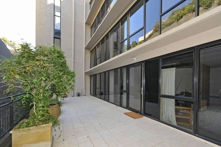 Photo of property in 9/310 Oriental Parade, Oriental Bay, Wellington, 6011