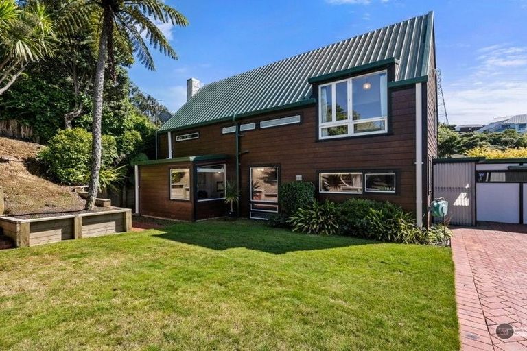 Photo of property in 6 Rondane Place, Tirohanga, Lower Hutt, 5010