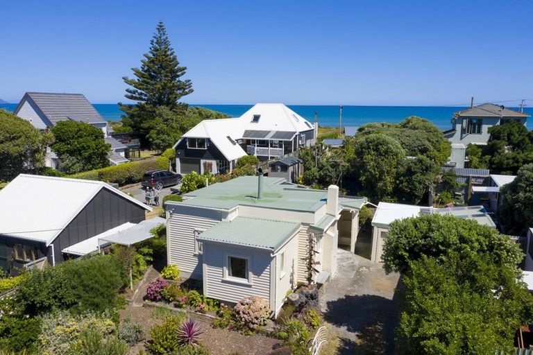 Photo of property in 5 Kapiti Lane, Otaki Beach, Otaki, 5512