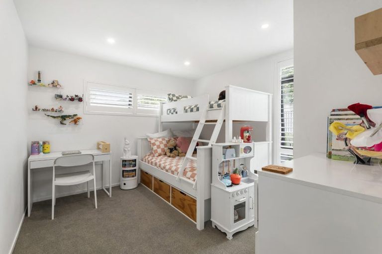 Photo of property in 10 Nga Tutu Place, Belmont, Auckland, 0622