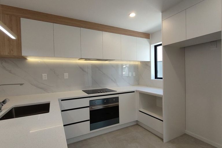 Photo of property in 2/7 Peverill Crescent, Papatoetoe, Auckland, 2025