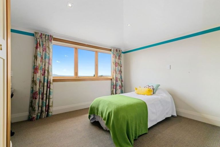 Photo of property in 140 Hackthorne Road, Cashmere, Christchurch, 8022