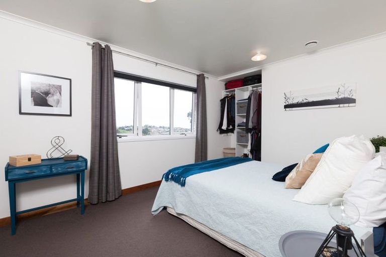 Photo of property in 17 York Crescent, Westown, New Plymouth, 4310