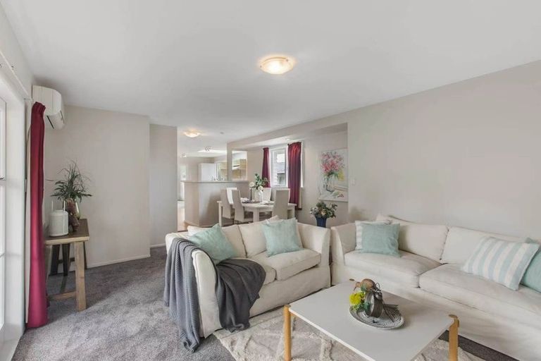 Photo of property in 37 Chorley Avenue, Massey, Auckland, 0614