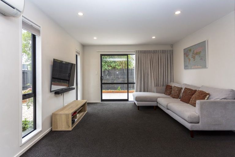 Photo of property in 8a Defoe Place, Waltham, Christchurch, 8023