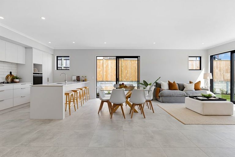 Photo of property in 35 Cambie Avenue, Red Beach, 0932