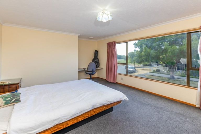 Photo of property in 10 Pyatt Place, Redwood, Christchurch, 8051