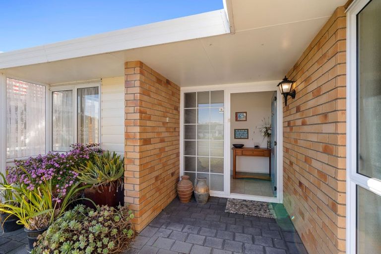 Photo of property in 18 Gandalf Crescent, Paraparaumu, 5032