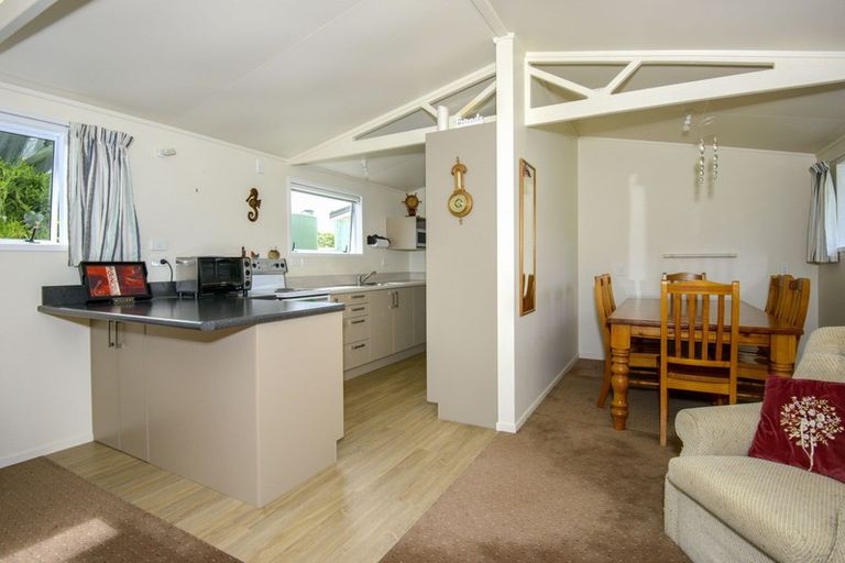 Photo of property in 5 Pipi Crescent, Mahia, 4198