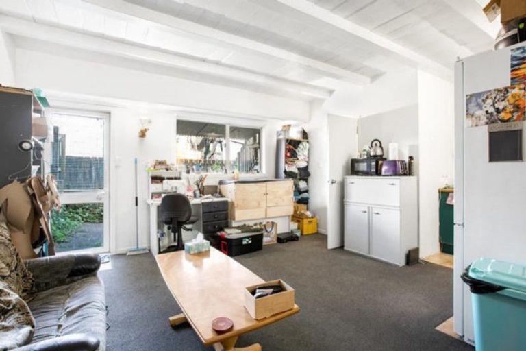 Photo of property in 8a Captain Scott Road, Glen Eden, Auckland, 0602