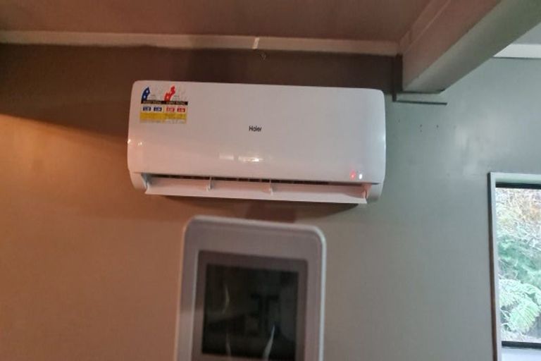 Photo of property in 12a Sabulite Road, Kelston, Auckland, 0602