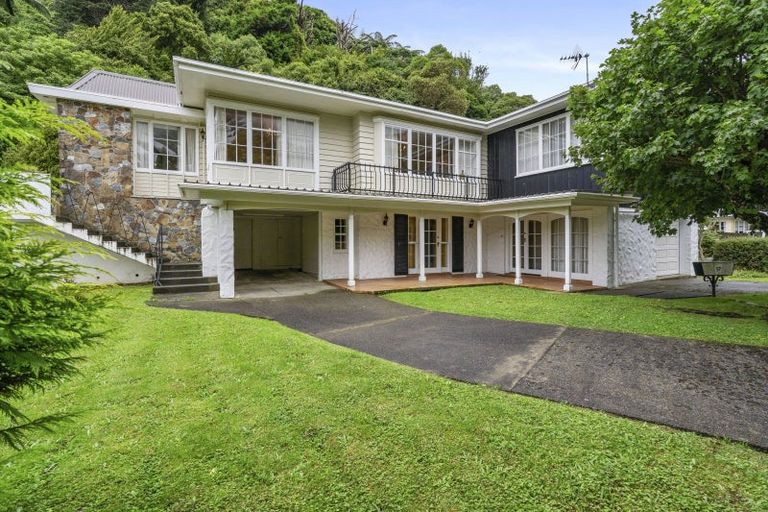 Photo of property in 37 Burrows Avenue, Karori, Wellington, 6012