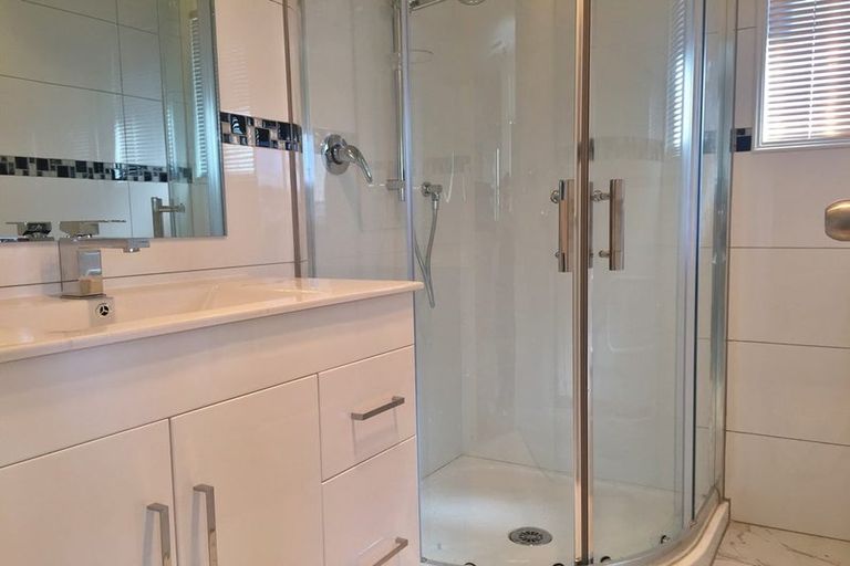 Photo of property in 20 Chieftain Rise, Goodwood Heights, Auckland, 2105