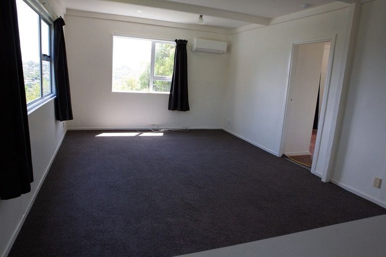 Photo of property in 15b Chetwode Grove, Newlands, Wellington, 6037