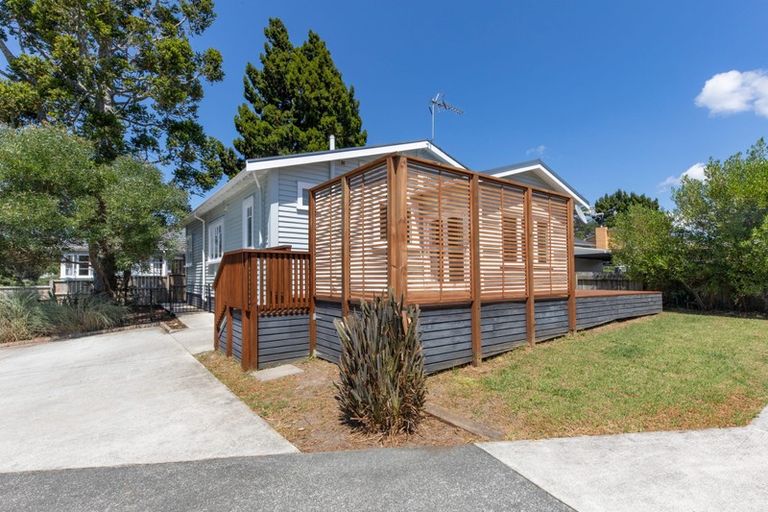 Photo of property in 379b West Coast Road, Glen Eden, Auckland, 0602