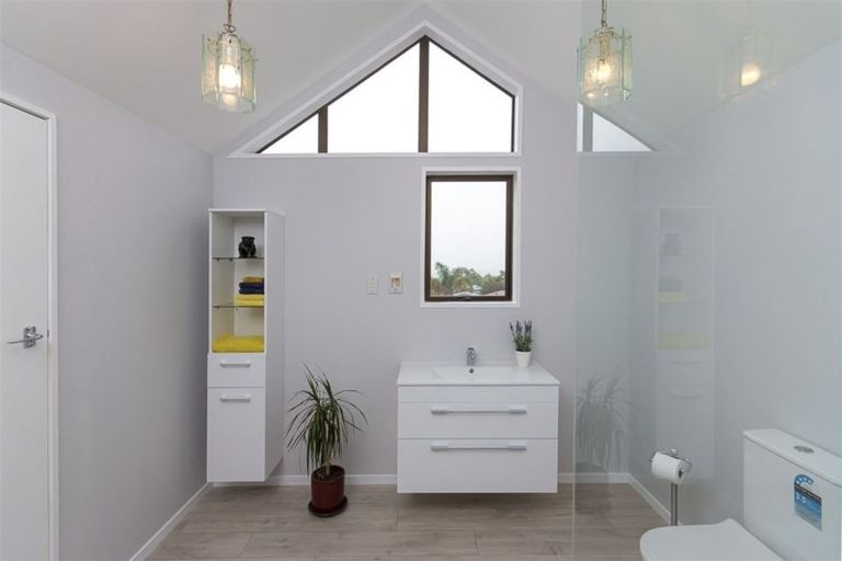 Photo of property in 6 Dunolly Place, Pukekohe, 2120