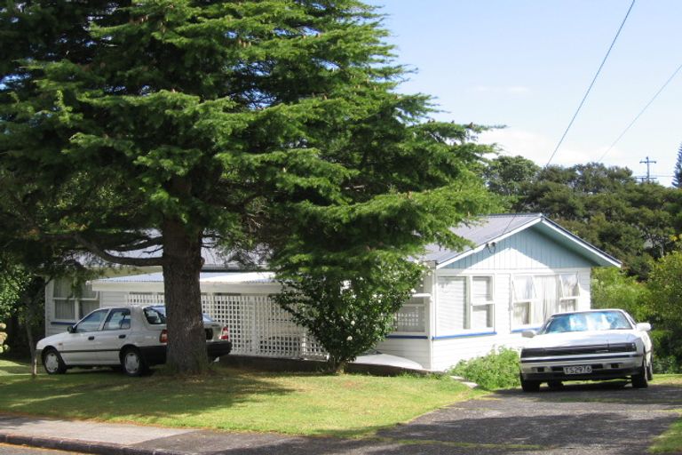 Photo of property in 33 Drome View Place, Beach Haven, Auckland, 0626