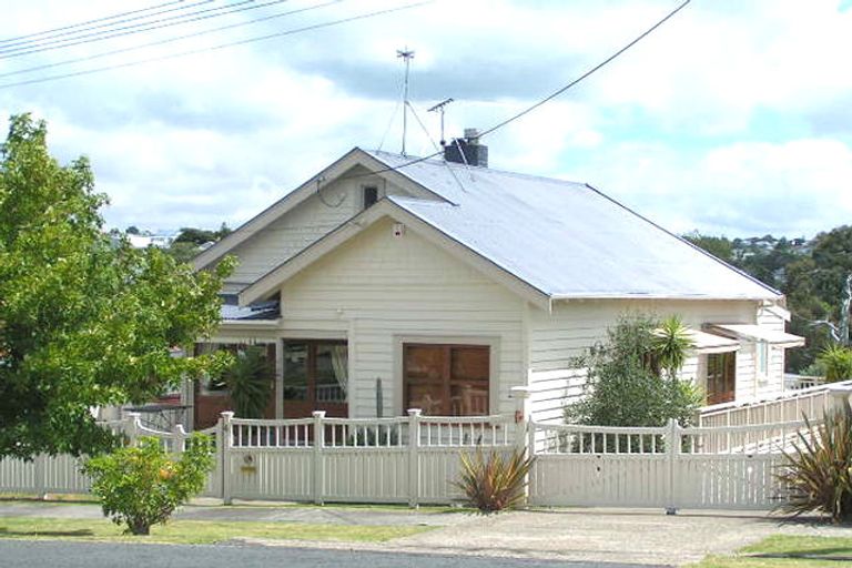 Photo of property in 4 Waimana Avenue, Northcote Point, Auckland, 0627