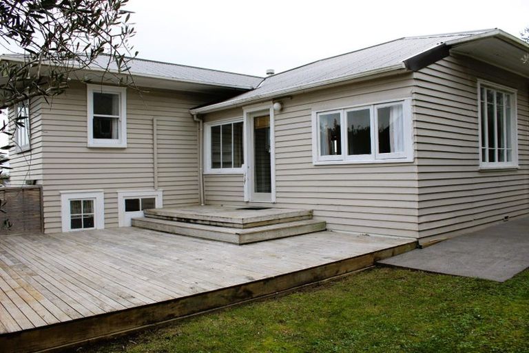 Photo of property in 1/12 Northumberland Avenue, Belmont, Auckland, 0622