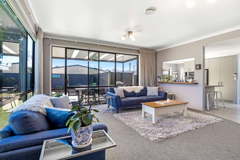 Photo of property in 19a Kawaha Point Road, Fairy Springs, Rotorua, 3015