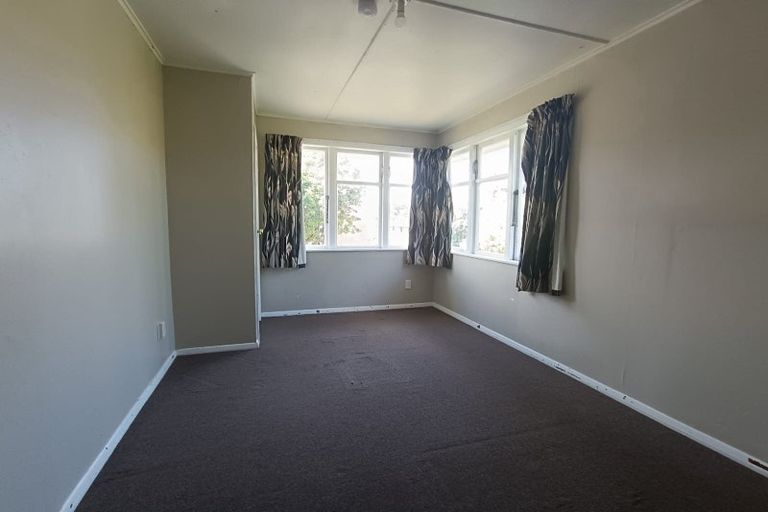 Photo of property in 33 Jillett Street, Titahi Bay, Porirua, 5022
