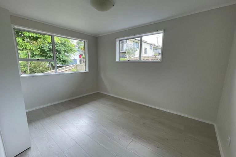 Photo of property in 2/663 Beach Road, Rothesay Bay, Auckland, 0630