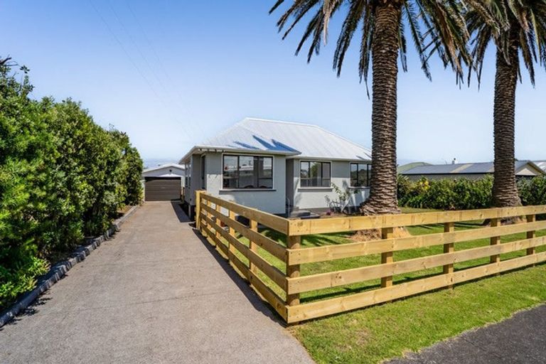 Photo of property in 80 Gisborne Terrace, Opunake, 4616