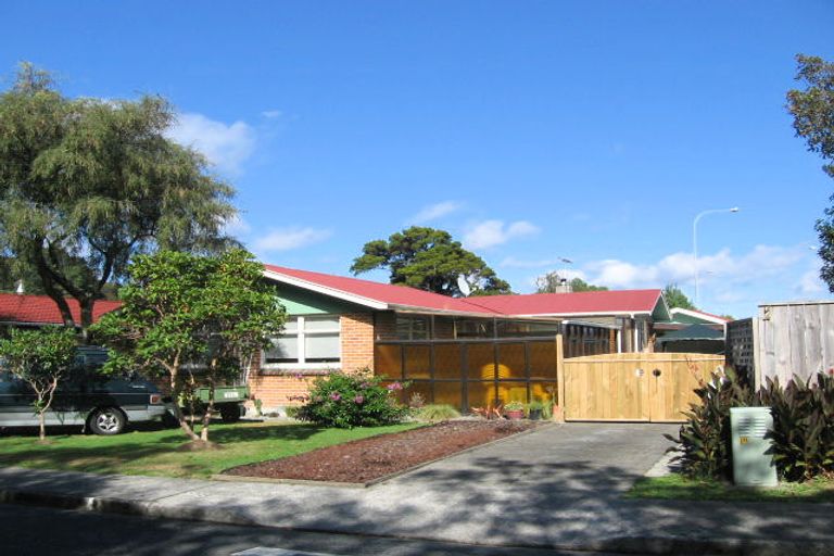 Photo of property in 2 Maoribank Grove, Brown Owl, Upper Hutt, 5018