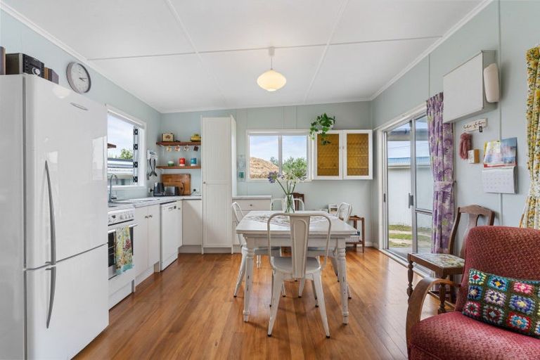 Photo of property in 132 Achilles Avenue, Whangamata, 3620