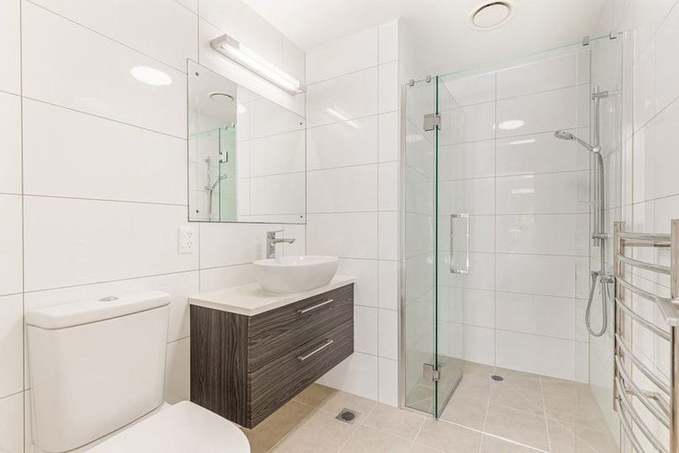 Photo of property in 16 Rewa Rewa Lane, Orewa, 0931