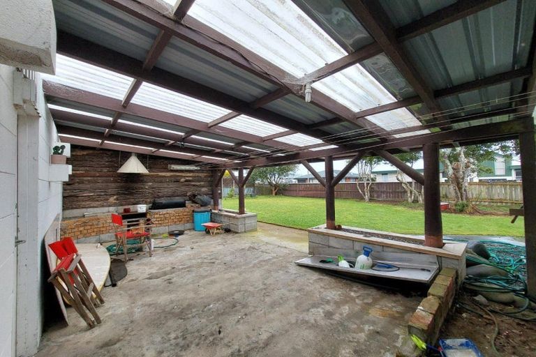 Photo of property in 8 Riversdale Drive, Merrilands, New Plymouth, 4312