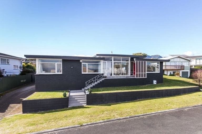 Photo of property in 20 Hinerau Grove, Waipahihi, Taupo, 3330