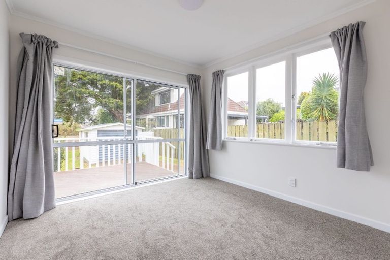 Photo of property in 70 Hillcrest Avenue, Hillcrest, Auckland, 0627