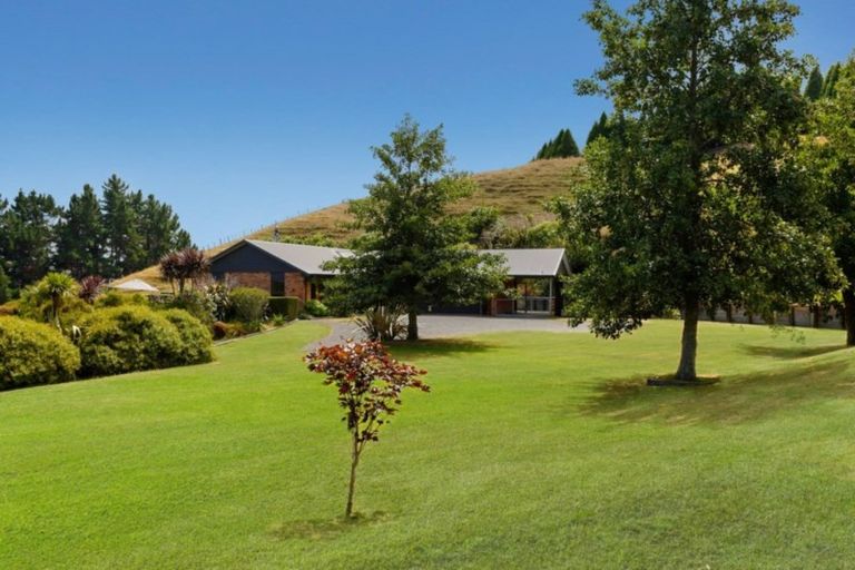Photo of property in 34 Piro Place, Acacia Bay, Taupo, 3385