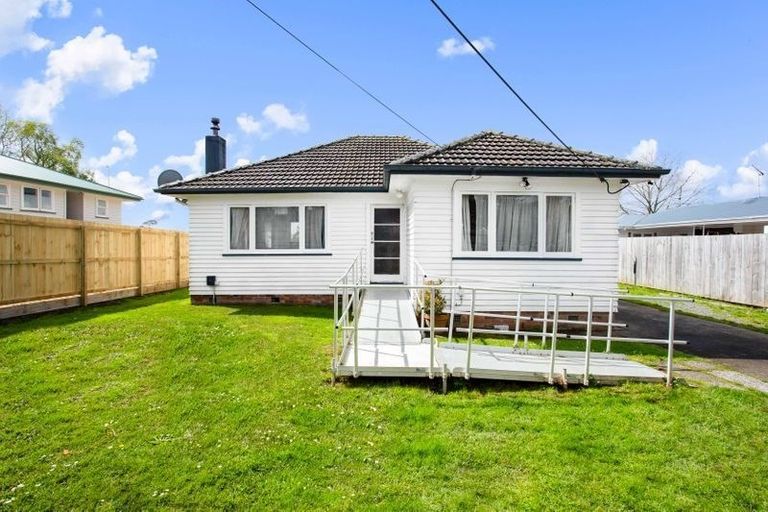 Photo of property in 55 Beaubank Road, Kelston, Auckland, 0602