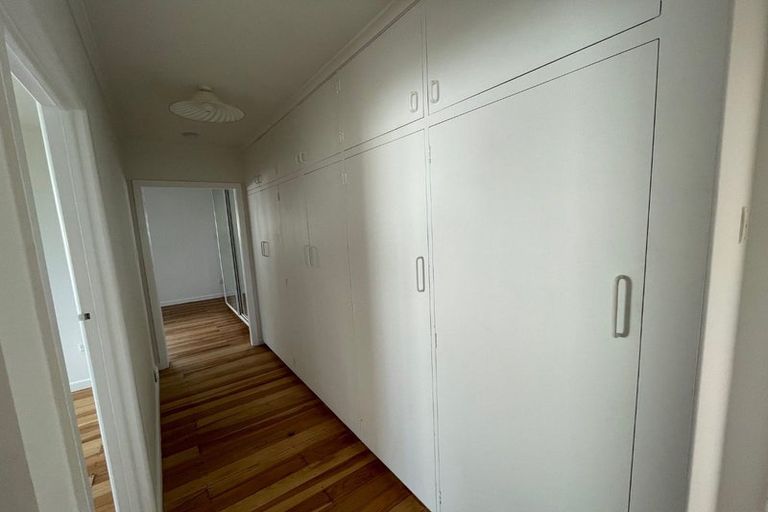 Photo of property in 1b Verbena Road, Birkdale, Auckland, 0626