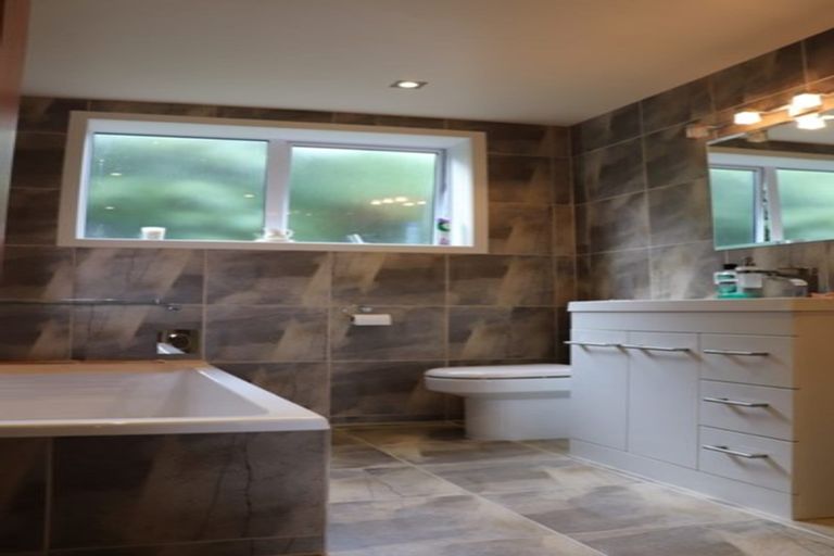 Photo of property in 80 Marine Parade, Bluff, 9814