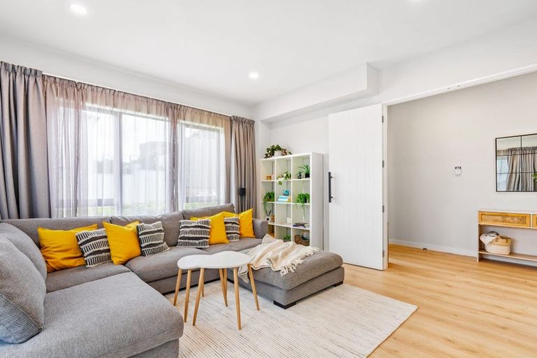 Photo of property in 1 Crompton Place, Orewa, 0931