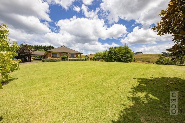 Photo of property in 216 Mcpike Road, Waimauku, 0883