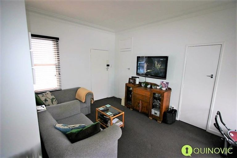 Photo of property in Illawarra Flats, 11/6 Brighton Road, Parnell, Auckland, 1052