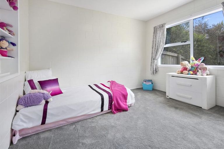 Photo of property in 1/2 Flavia Close, Torbay, Auckland, 0630