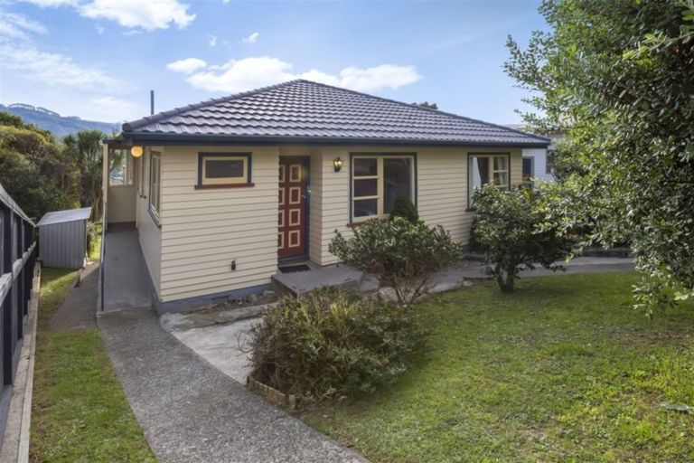 Photo of property in 40 Ernest Street, Ranui, Porirua, 5024