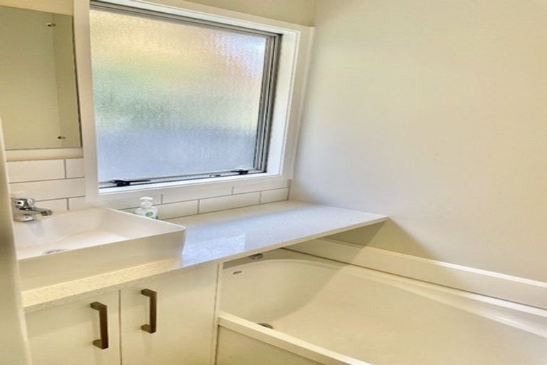 Photo of property in 1/17 Clearview Heights, Ranui, Auckland, 0612