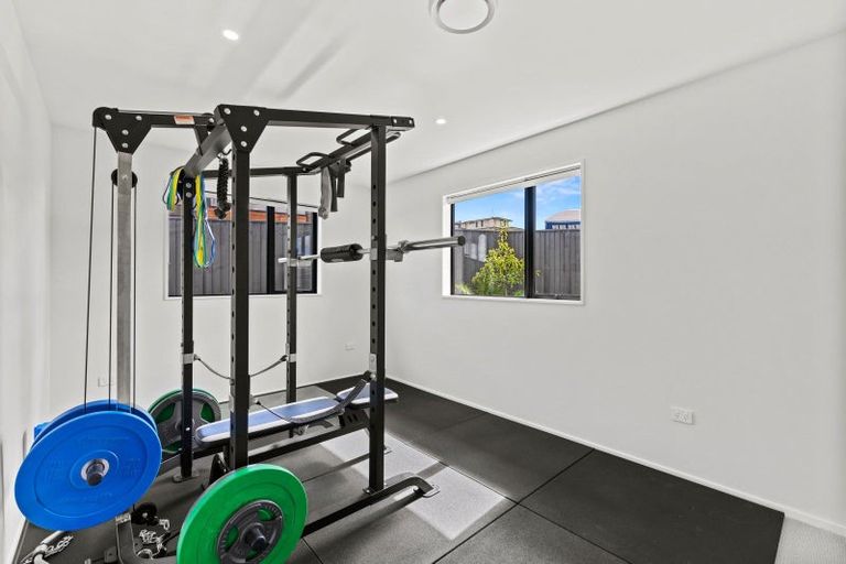 Photo of property in 10 Eaglesfield Close, Westmorland, Christchurch, 8025