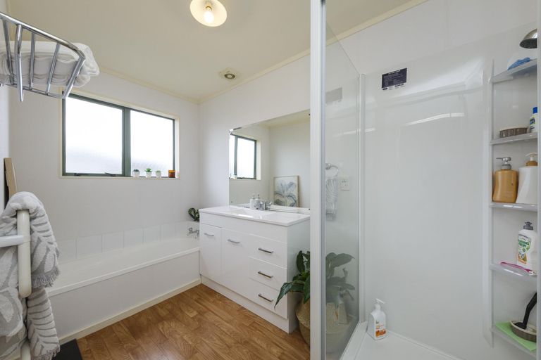 Photo of property in 3 Logan Way, Kelvin Grove, Palmerston North, 4414