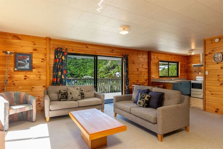 Photo of property in 15 Amelia Crescent, Waikawa, Picton, 7220
