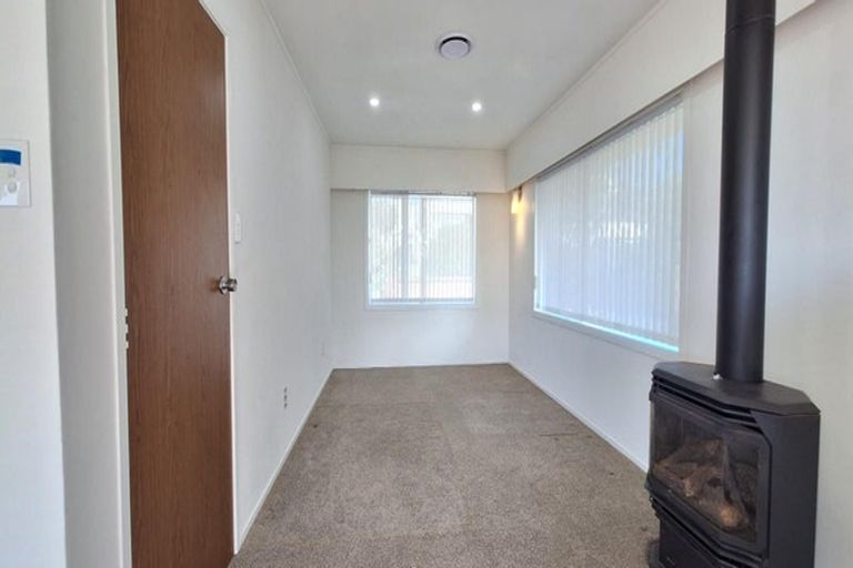 Photo of property in 26 Masterton Road, Rothesay Bay, Auckland, 0630